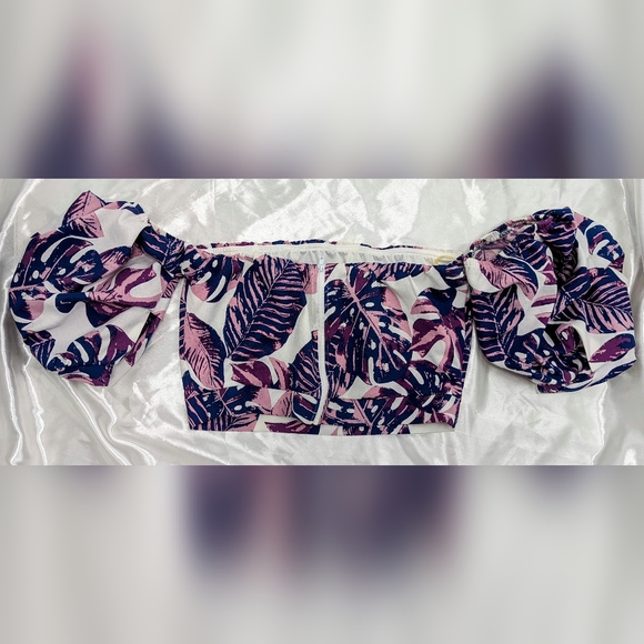 Charlotte Russe Women's M-XL Tropical Pink & Blue Off the Shoulder Cropped Top - Picture 2 of 9